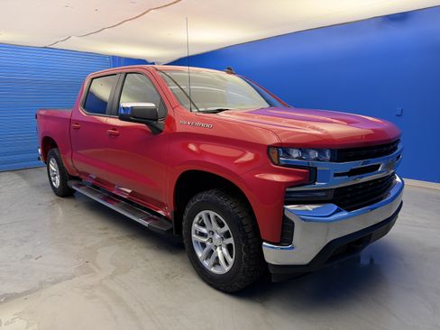 Used 2021 Chevrolet Silverado 1500 LT AWD/4WD image 2
