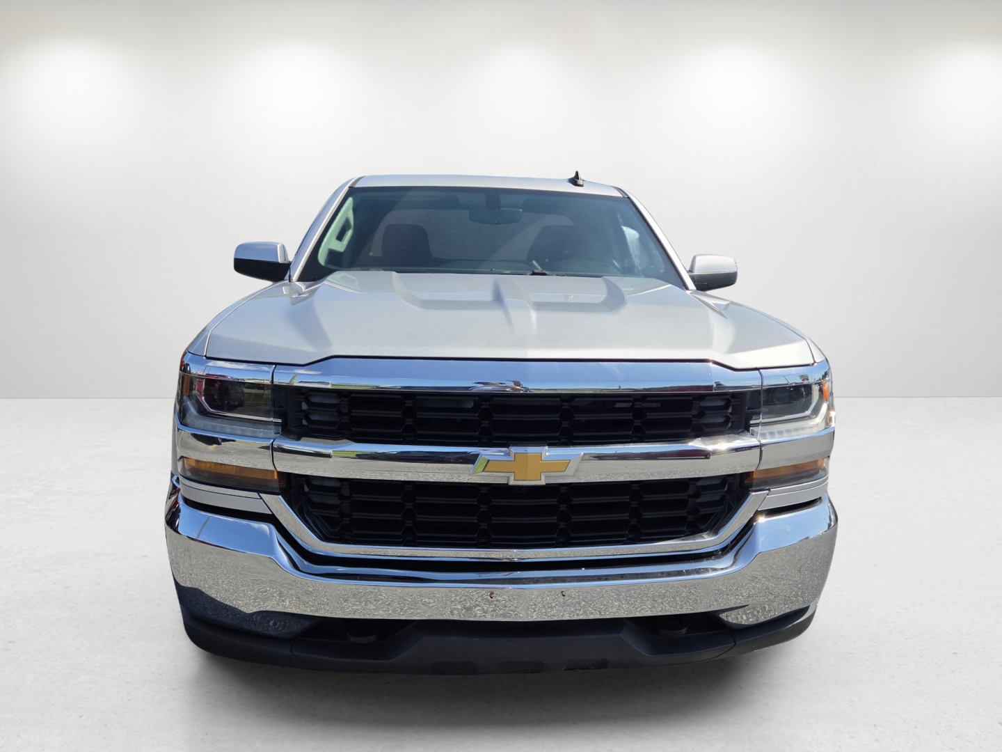 Used 2019 Chevrolet Silverado 1500 LT AWD/4WD image 2