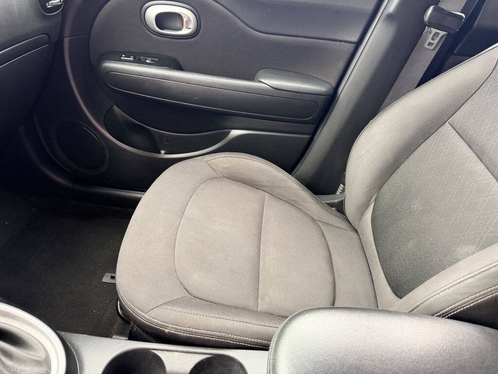 Used 2017 Kia Soul w/ Convenience Package FWD image 12