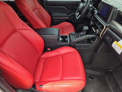 Used 2025 Toyota 4Runner SR5 RWD image 13