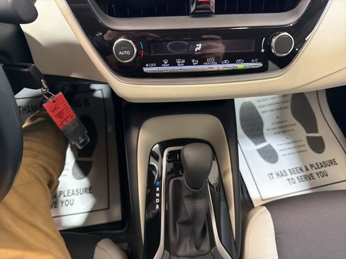 Used 2026 Toyota Corolla LE image 30