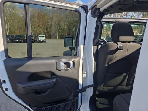 Used 2023 Jeep Wrangler Unlimited w/ Sun & Screen Package AWD/4WD image 17