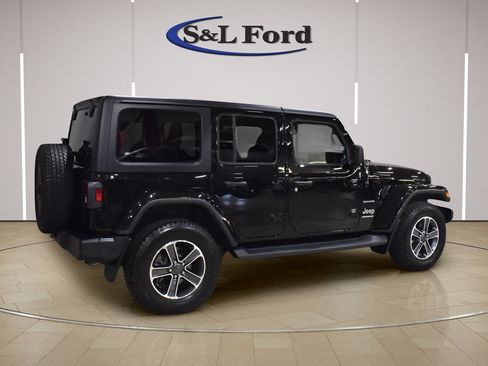Used 2023 Jeep Wrangler Unlimited Sahara AWD/4WD image 6