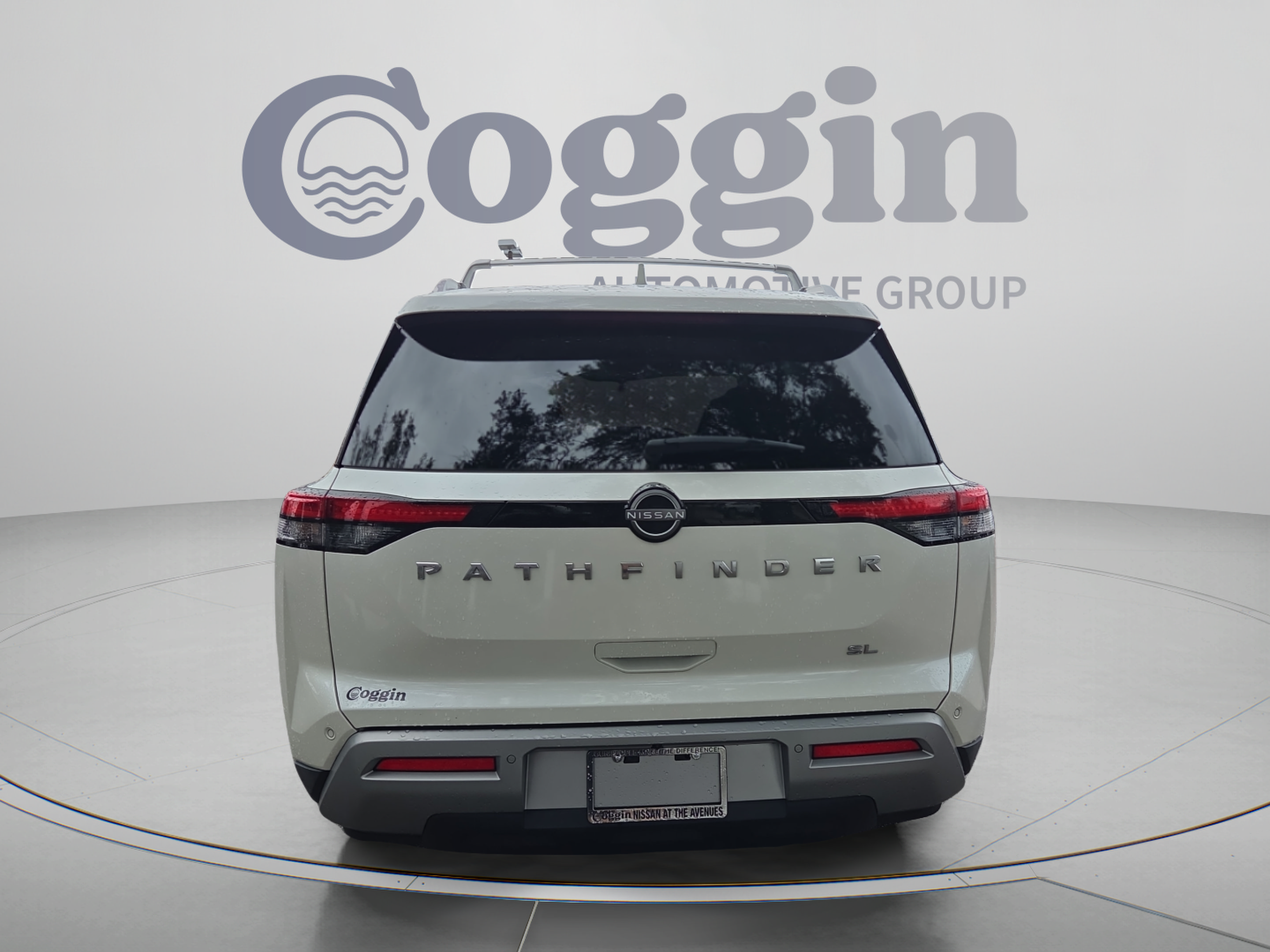 Used 2024 Nissan Pathfinder SL w/ Cargo Package FWD image 4