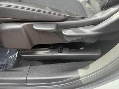 Used 2025 Buick Encore GX Preferred FWD image 23