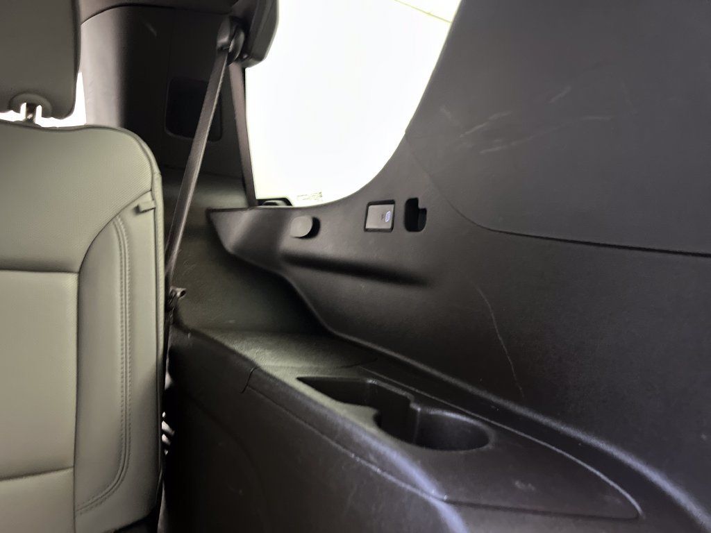 Used 2024 GMC Yukon SLT RWD image 39