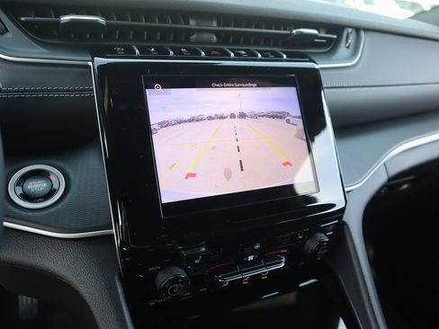 New 2025 Jeep Grand Cherokee Altitude image 6