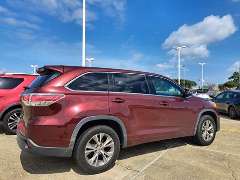 Used 2015 Toyota Highlander Plus FWD image 5