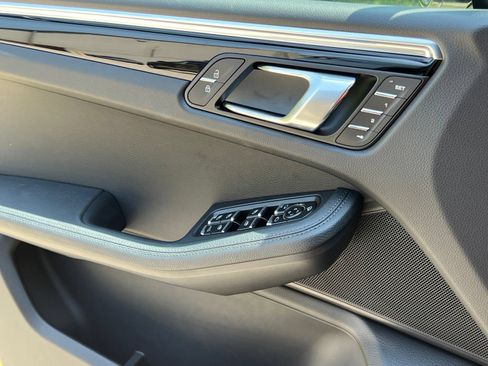 Certified 2026 Porsche Macan AWD/4WD image 33
