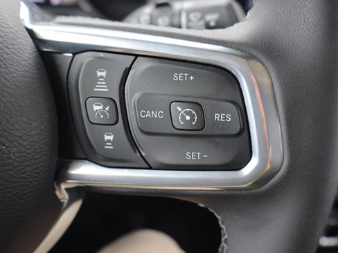 Used 2025 Jeep Wrangler Unlimited Sahara w/ Safety Group AWD/4WD image 16