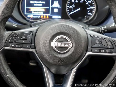 Used 2023 Nissan Versa SV image 17