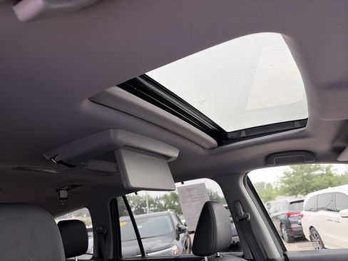 Used 2021 Honda Pilot Touring image 17