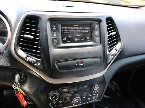 Used 2015 Jeep Cherokee Latitude w/ Cold Weather Group AWD/4WD image 25