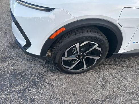 New 2026 Chevrolet Equinox EV LT image 10