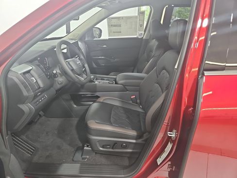 New 2026 Nissan Pathfinder Platinum AWD/4WD image 10