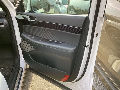 Used 2025 Hyundai Palisade Calligraphy image 8