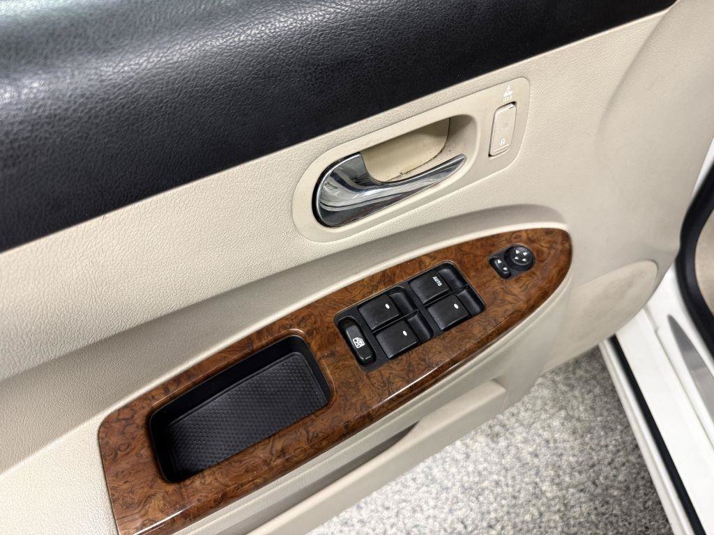 Used 2005 Buick LaCrosse CXS w/ Gold Convenience Package FWD image 19