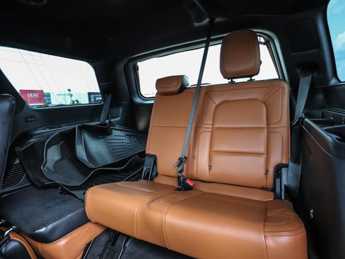 Used 2019 Lincoln Navigator Reserve AWD/4WD image 24