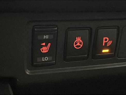 Used 2022 Nissan Frontier SV AWD/4WD image 40