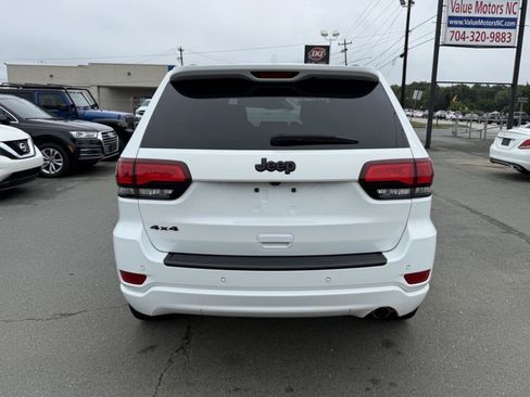Used 2019 Jeep Grand Cherokee Altitude AWD/4WD image 5