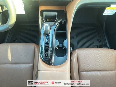 New 2025 Toyota Crown Signia Limited image 9