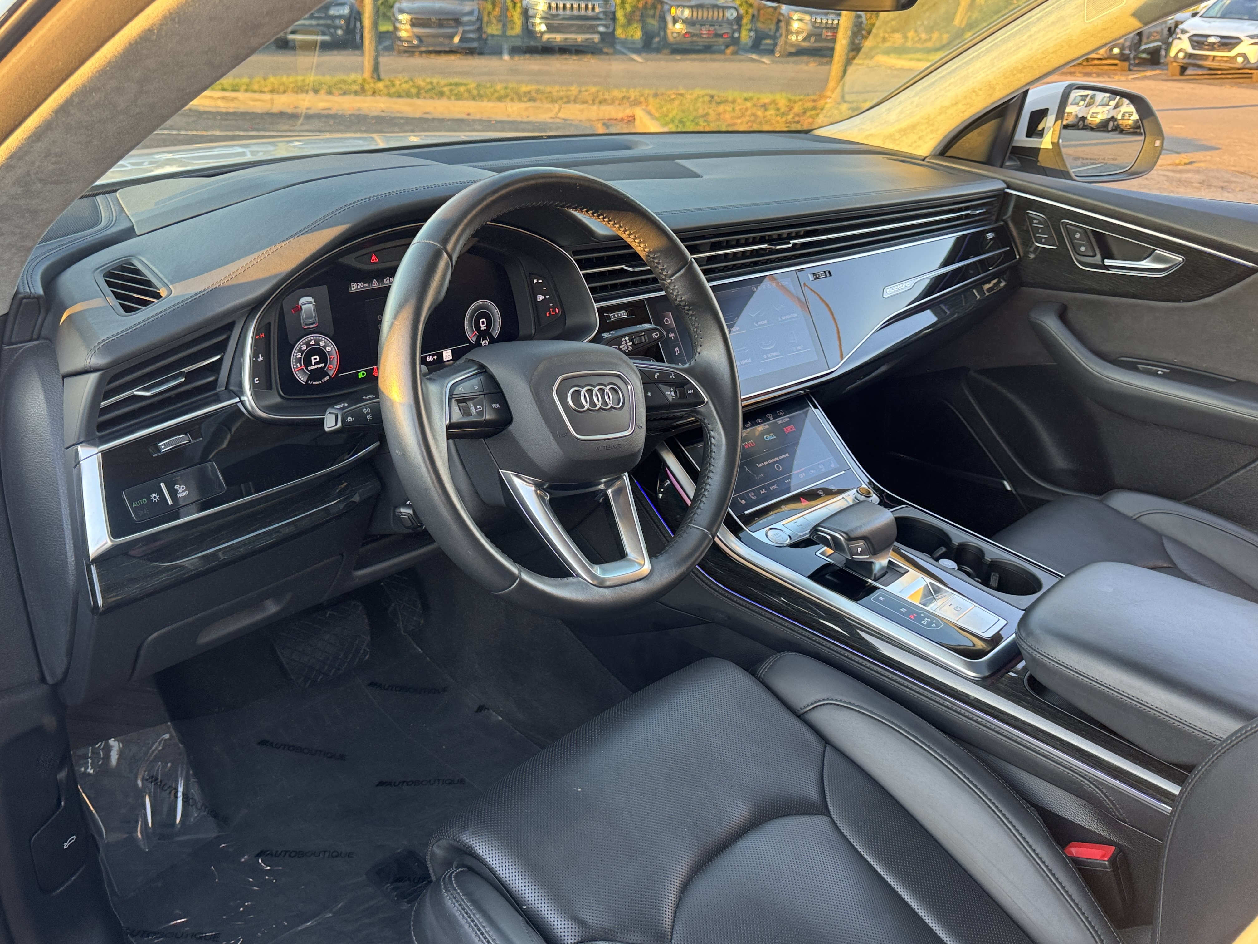 Used 2019 Audi Q8 Prestige w/ Luxury Package AWD/4WD image 4