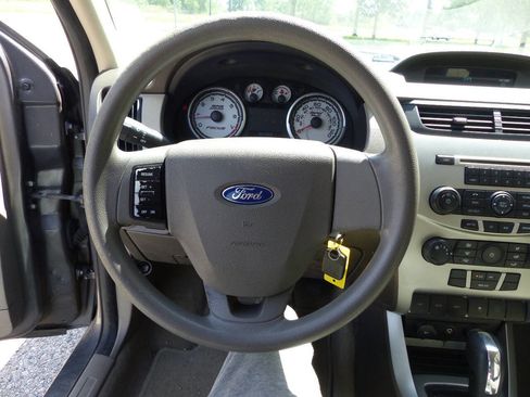 Used 2010 Ford Focus SE FWD image 20