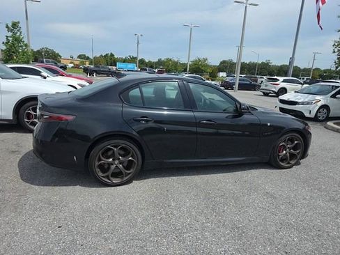 Used 2024 Alfa Romeo Giulia Ti w/ Performance Driving Package AWD/4WD image 4