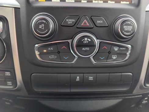 Used 2019 RAM 1500 Classic SLT w/ Luxury Group AWD/4WD image 27