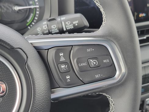 Used 2025 Jeep Wrangler Unlimited Sahara w/ Safety Group AWD/4WD image 12