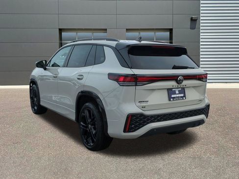 New 2026 Volkswagen Tiguan SE R-Line image 5