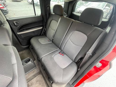 Used 2011 Chevrolet HHR LT image 25