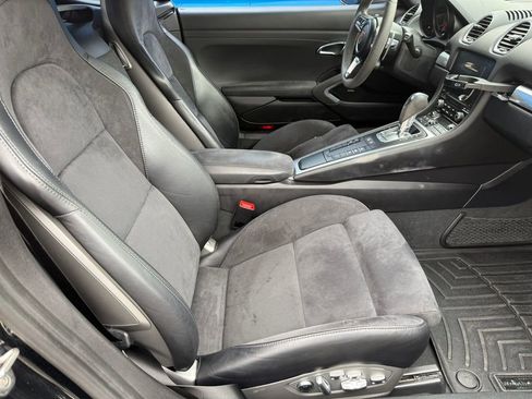 Used 2018 Porsche 718 Cayman GTS image 12