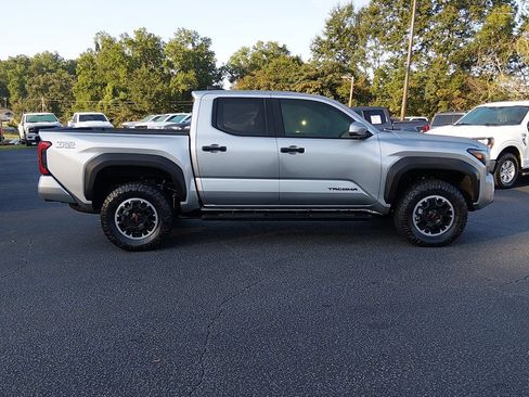 Used 2026 Toyota Tacoma TRD Off-Road AWD/4WD image 3