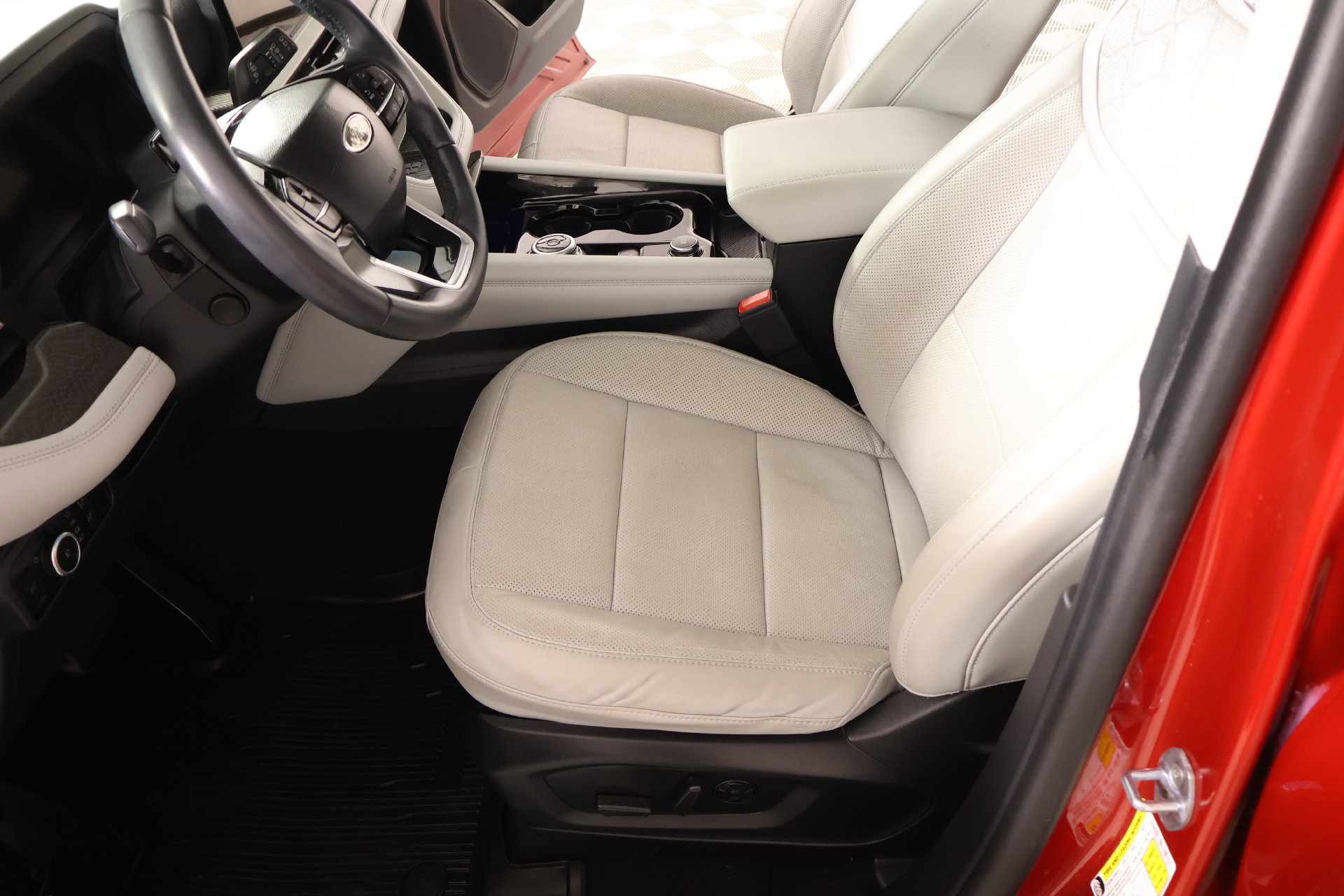 Used 2025 Ford Explorer Platinum w/ Ultimate Package AWD/4WD image 12