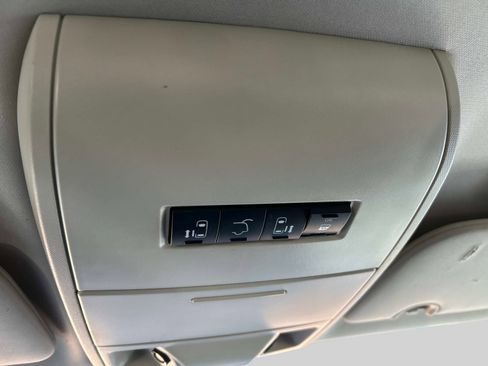 Used 2015 Chrysler Town & Country Touring image 34