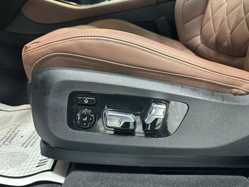 Used 2025 BMW X5 xDrive50e w/ M Sport Package image 11