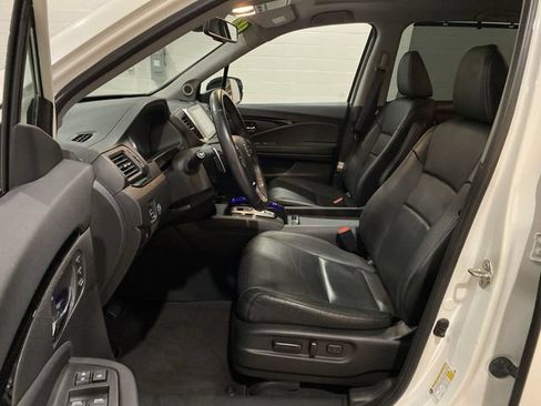 Used 2018 Honda Pilot Touring image 12