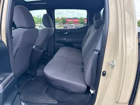 Used 2016 Toyota Tacoma TRD Sport w/ Premium & Technology Package AWD/4WD image 10