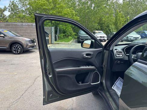 Used 2017 Jeep Compass Limited w/ Safe & Security Group AWD/4WD image 15