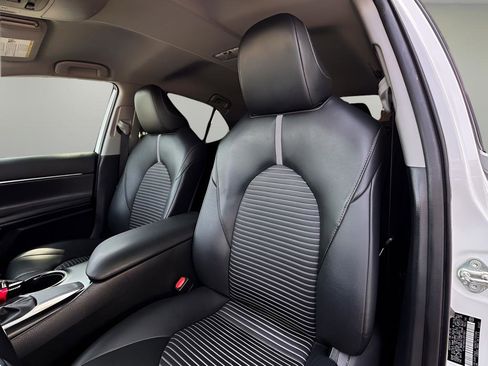 Used 2020 Toyota Camry SE image 18