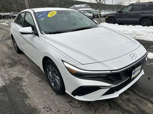 Certified 2025 Hyundai Elantra Blue image 7