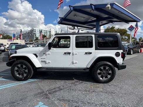 Used 2018 Jeep Wrangler Unlimited Sahara AWD/4WD image 14