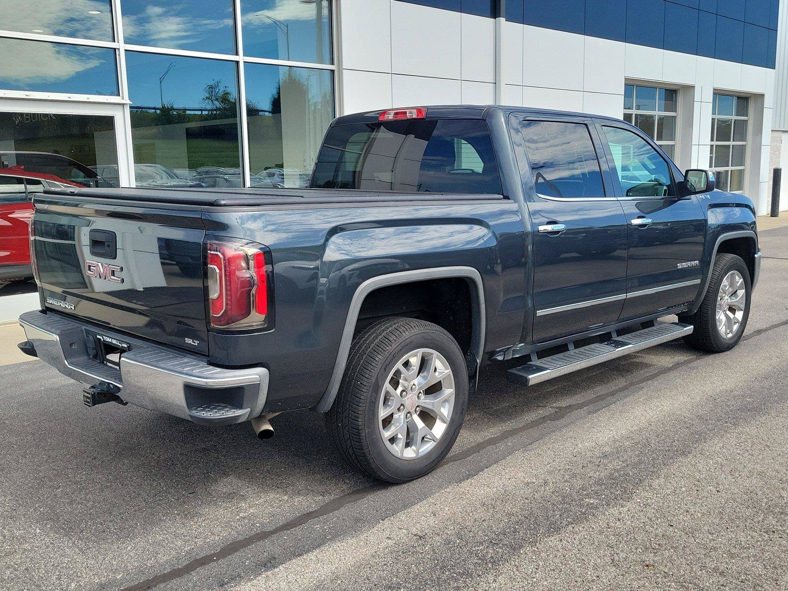 Used 2018 GMC Sierra 1500 SLT w/ SLT Premium Package AWD/4WD image 4
