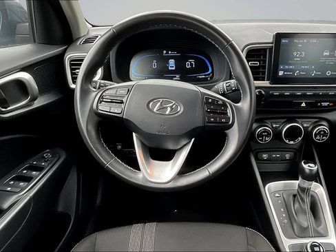 Used 2025 Hyundai Venue SEL FWD image 8