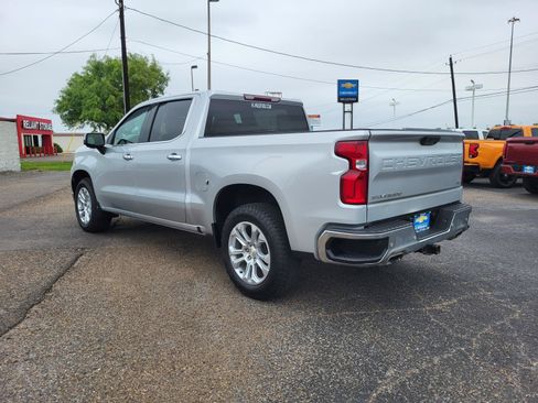 Used 2022 Chevrolet Silverado 1500 LTZ w/ Z71 Off-Road Package AWD/4WD image 3