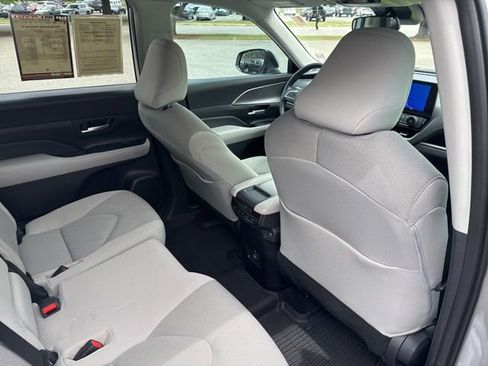 Used 2025 Toyota Grand Highlander FWD image 17