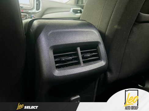 Used 2021 Chevrolet Equinox LT image 23