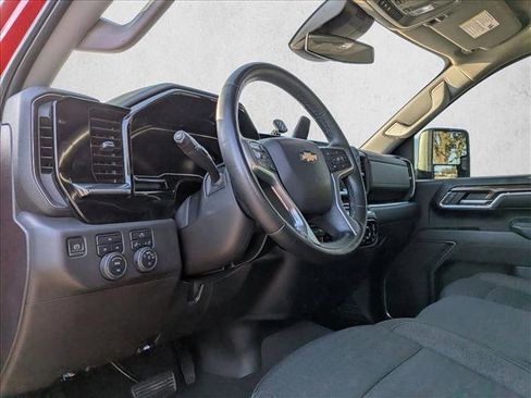 Used 2024 Chevrolet Silverado 2500 LT w/ Convenience Package image 4