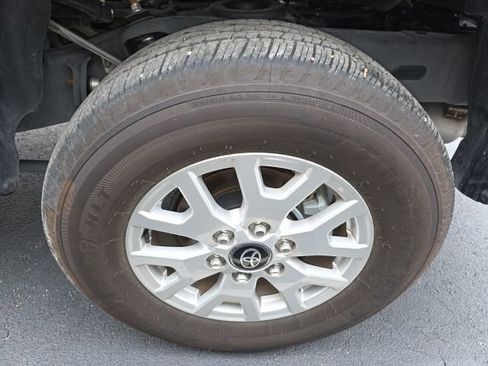 Certified 2025 Toyota Tacoma SR5 AWD/4WD image 10
